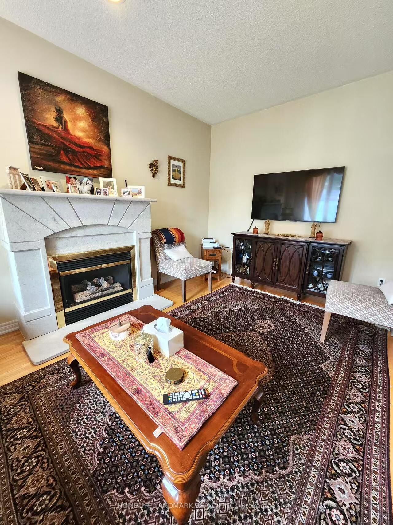 Property Photo: 25 Lord Nelson Court ON L4S 1Y2