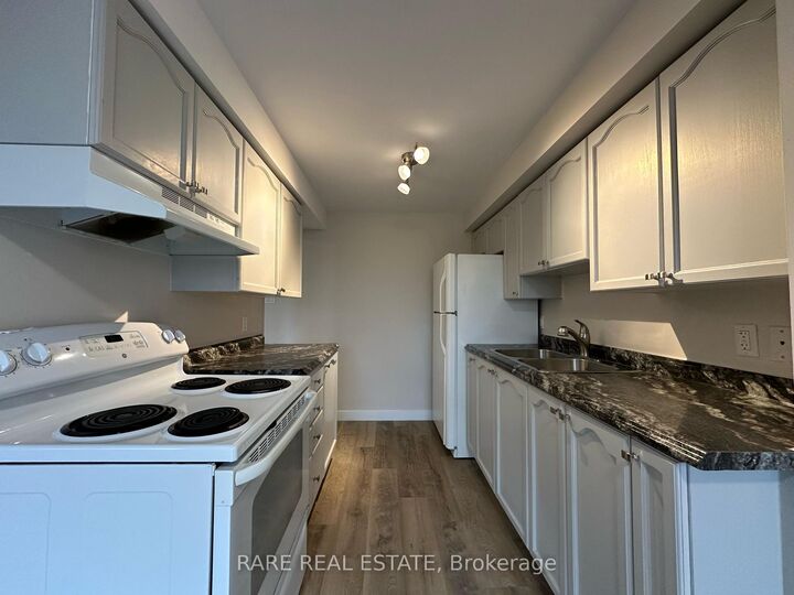 Property Photo: 253 Dunsmore Lane N ON L4M 7A4