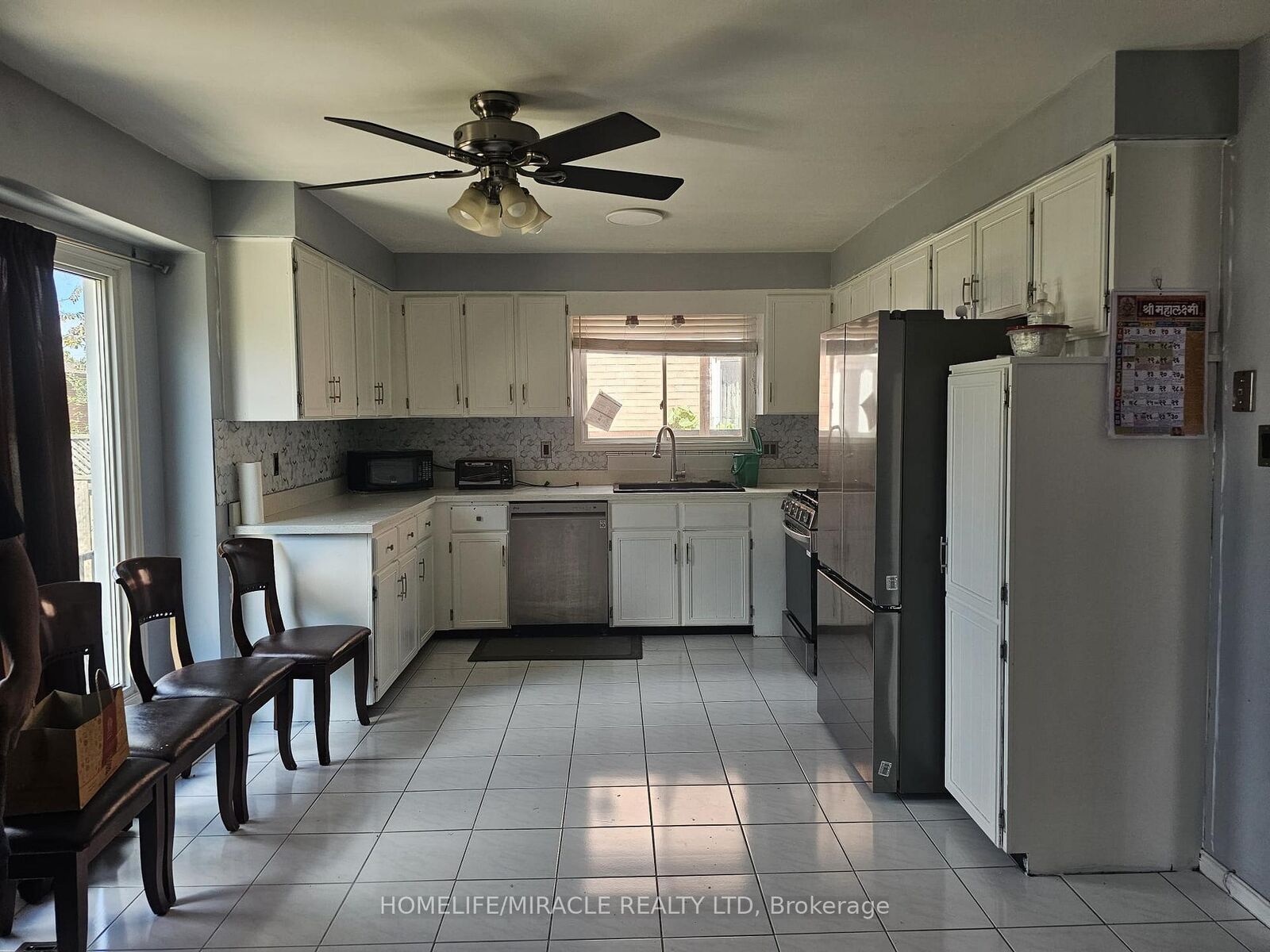 Property Photo: 19 Glenayr Street ON L9C 7C1