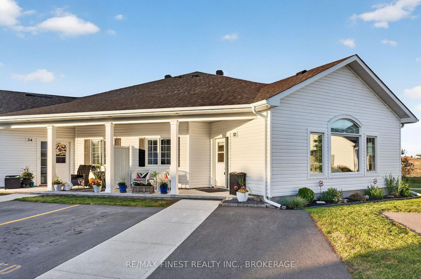Property Photo:  52 Lowry Place  ON K7N 0E2 