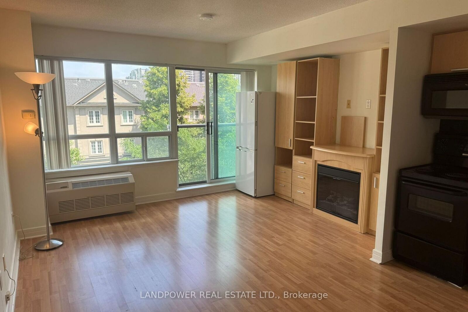 Property Photo: 19 Avondale Avenue 312 ON M2N 0A6