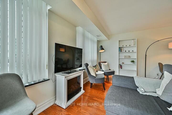 Property Photo:  155 Beecroft Road 2711  ON M2N 7C6 