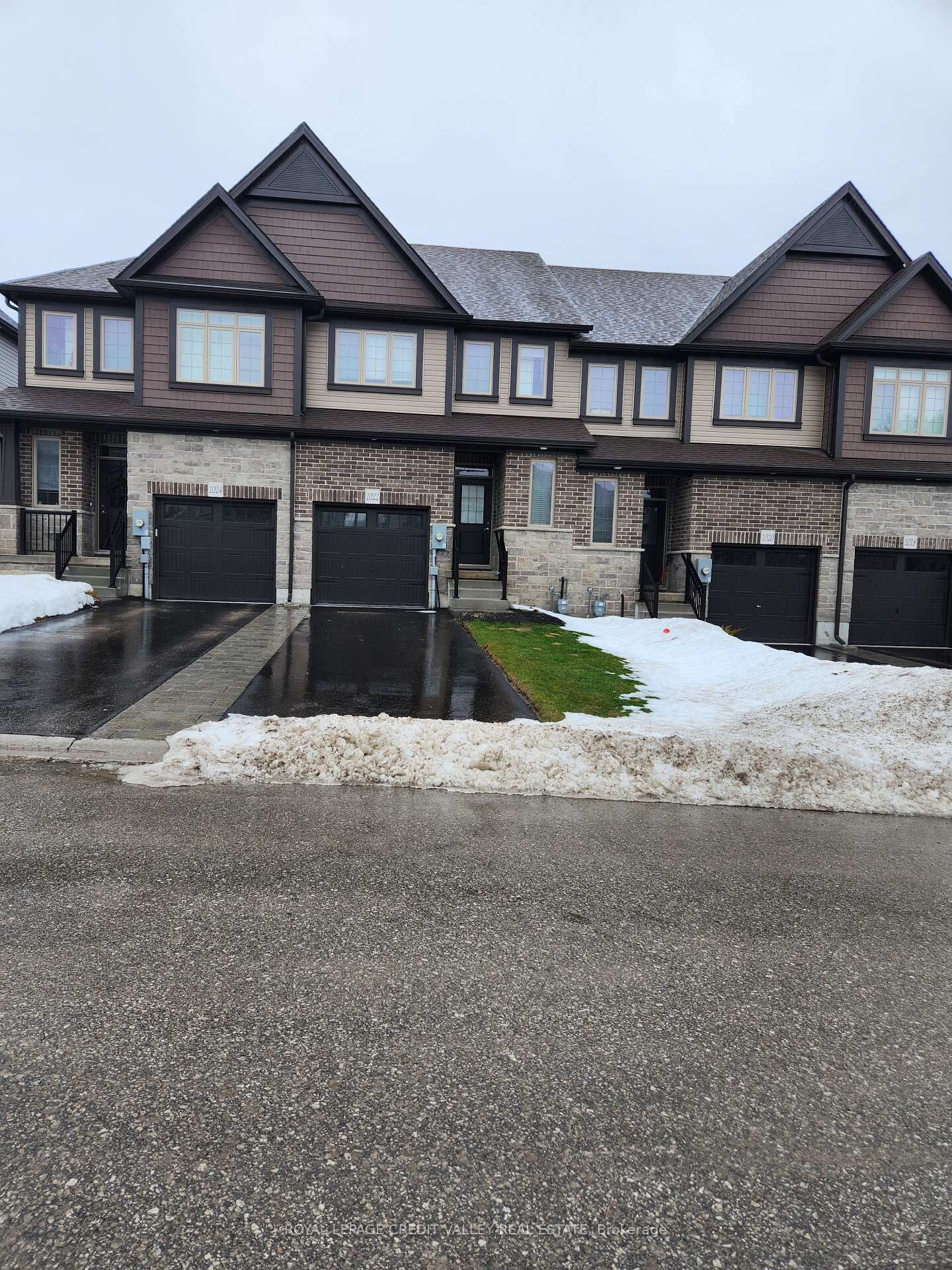 Property Photo: 1022 Wright Drive ON L4R 0E4