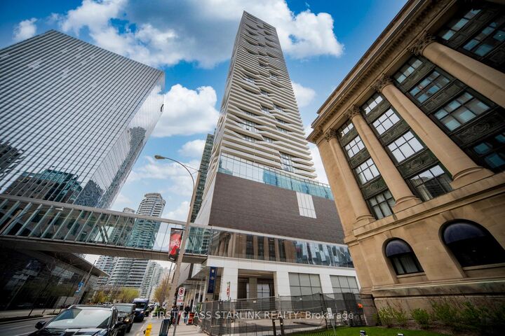 Property Photo:  100 Harbour Street 2801  ON M5J 0B5 