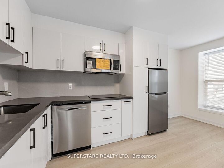 Property Photo: 36 Lindsay Street S #2 ON K9V 2L8