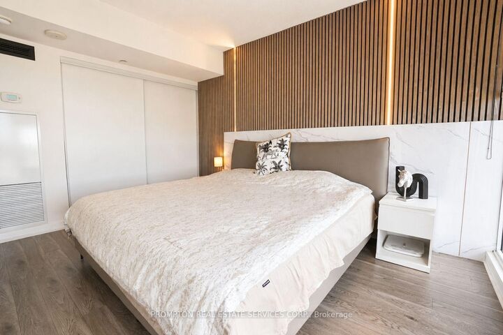 Property Photo: 72 Esther Shiner Boulevard 717 ON M2K 2X9