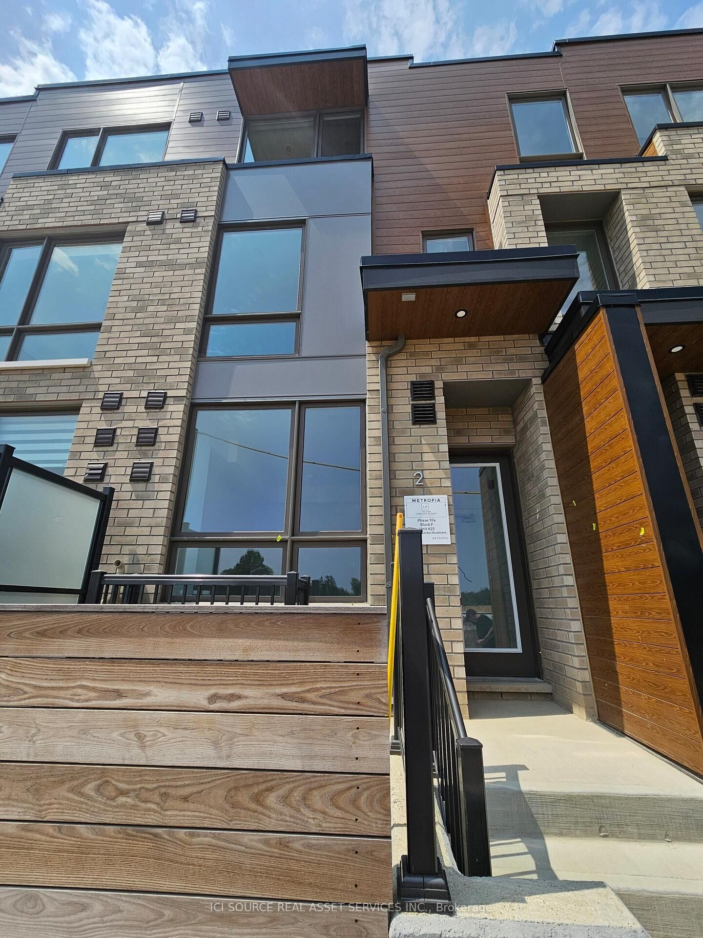Property Photo:  70 Green Gardens Boulevard Unit 2 (Upper)  ON M6A 2M3 