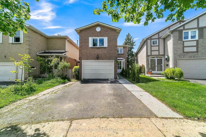 Property Photo: 10 Park Lane Circle ON L4C 6S8