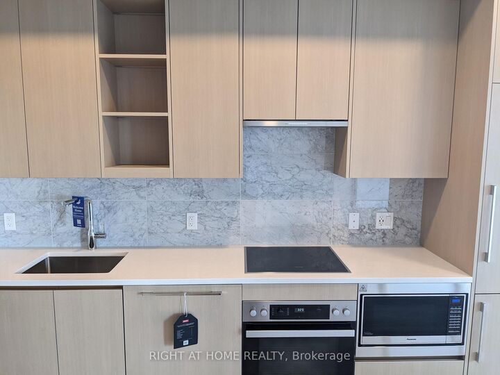 Property Photo:  95 McMahon Drive 701  ON M2K 0H2 