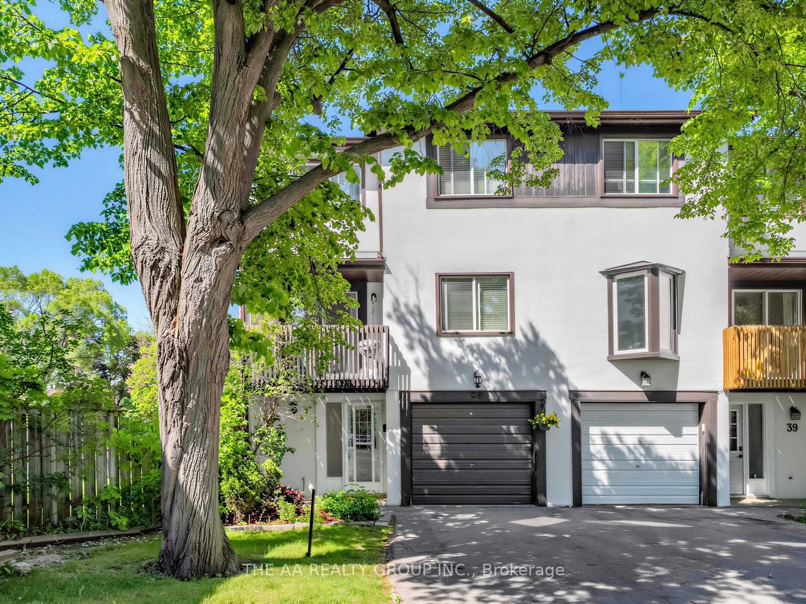 Property Photo:  2651 Aquitaine Avenue 38  ON L5N 1V5 