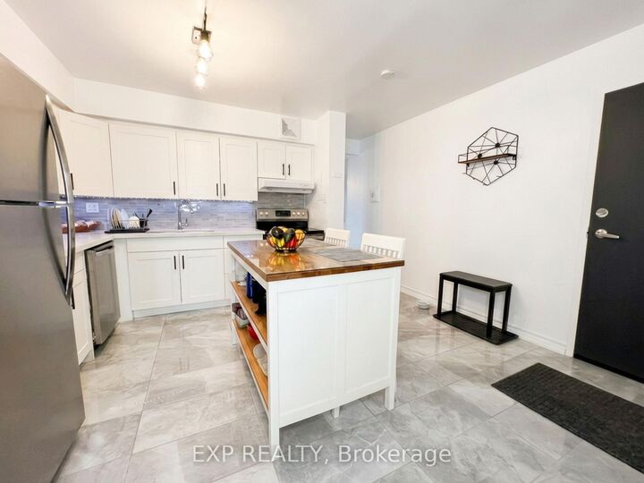 Property Photo:  1100 Caven Street 406  ON L5G 4N3 