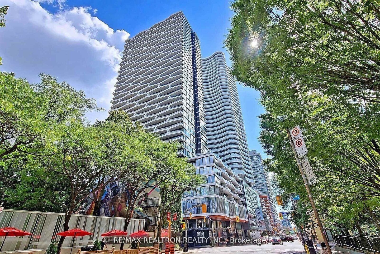 Property Photo:  85 Wood Street 2803  ON M4Y 0E8 