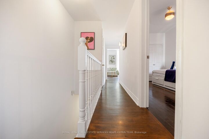 Photo de la propriété:  124 Argyle Street 2nd,3rd  ON M6J 1N9 