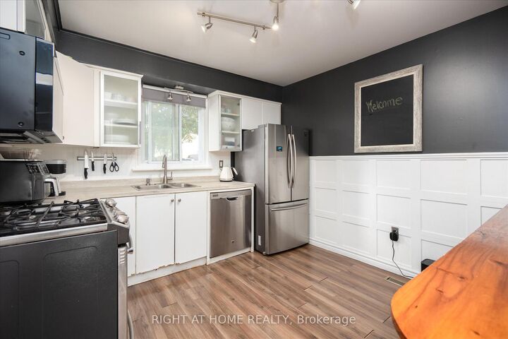 Property Photo: 1306 Fenelon Crescent ON L1J 6G1