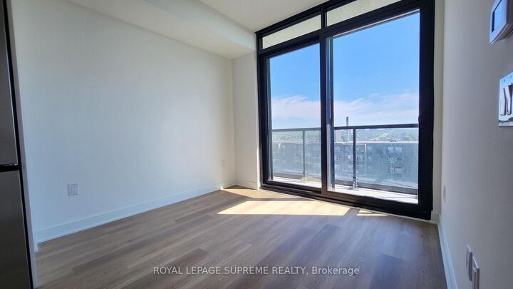 Property Photo: 86 Dundas Street E 1212 ON L5A 0B1