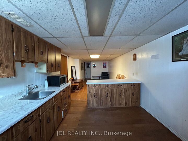 Property Photo:  8 Highwood Ave Avenue Basement  ON M1R 2E4 