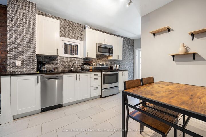 Property Photo:  124 Argyle Street Main  ON M6J 1N9 