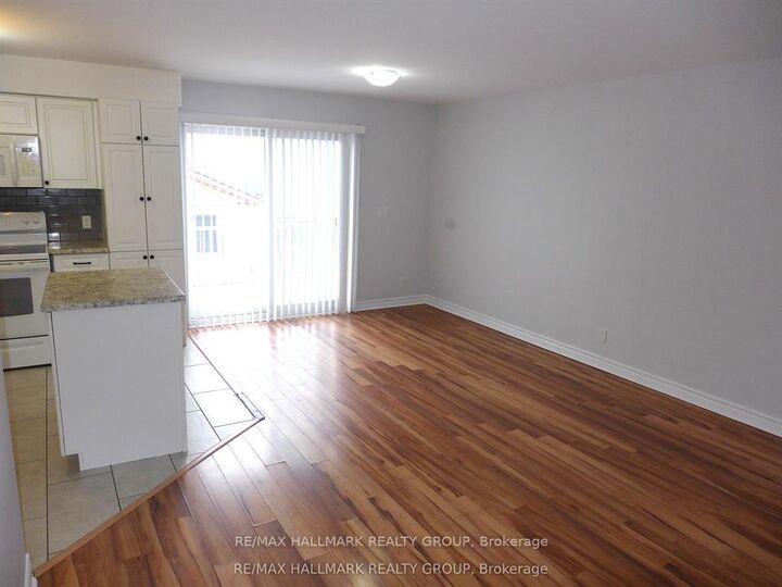 Property Photo: 216 Carillon Street 3 ON K1L 5X8