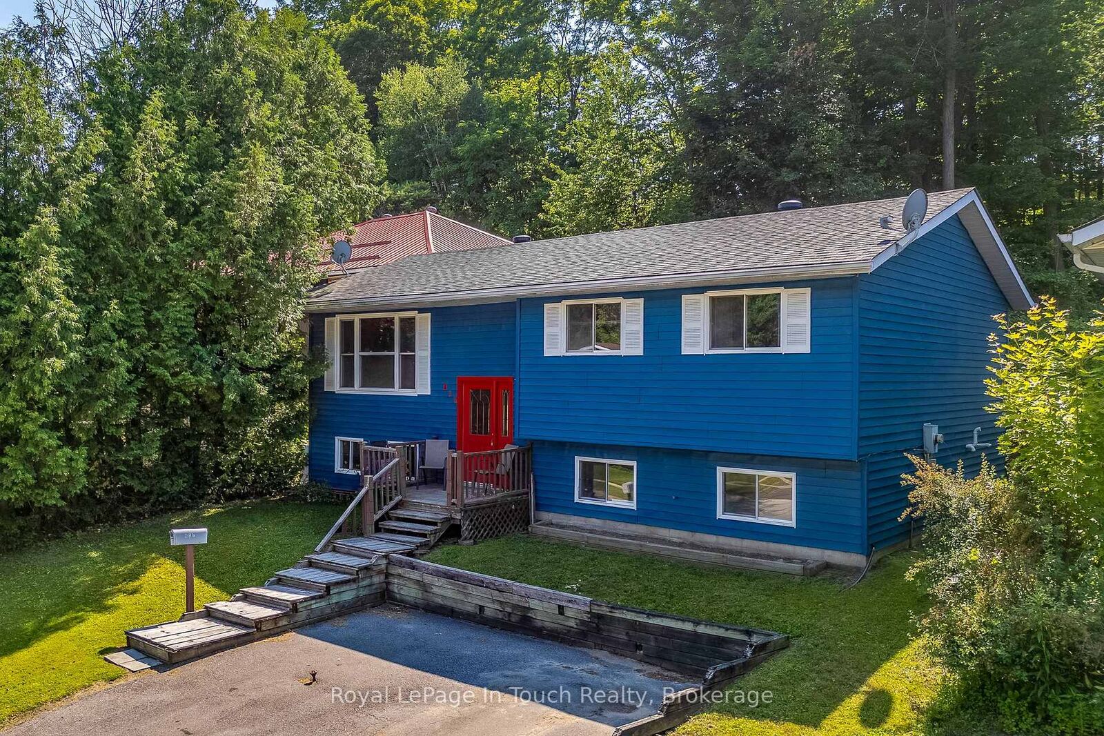 Property Photo: 817 Birchwood Drive ON L4R 4Y3