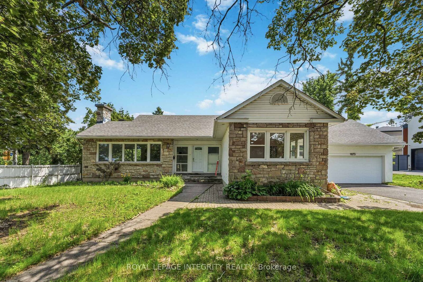 Property Photo: 1873 Fairbanks Avenue ON K1H 5X6