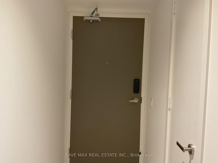 Property Photo:  448 Burnhamthorpe Road W 1312  ON L5B 0R4 