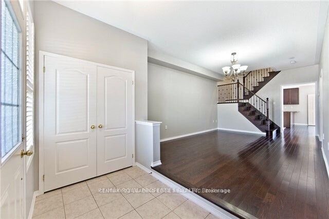 Property Photo:  18 Clarepark Court  ON L1Z 0J5 