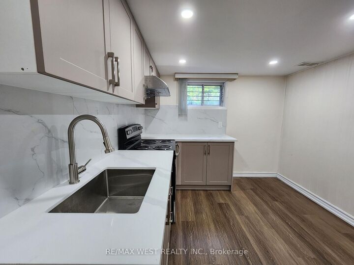 Property Photo:  105 Crocus Drive Bsmt  ON M1R 4T3 