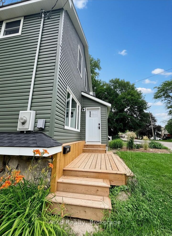 Property Photo: 218 2nd Avenue E ON N4K 2E6
