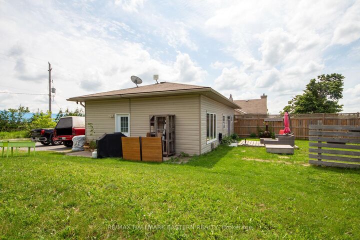 Property Photo: 1624 Chemong Road ON K9J 6X2