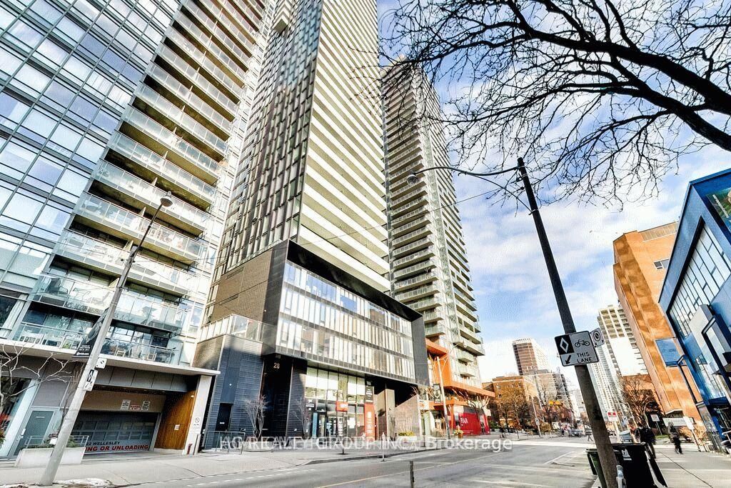 Property Photo:  28 Wellesley Street E 1702  ON M4Y 0C4 