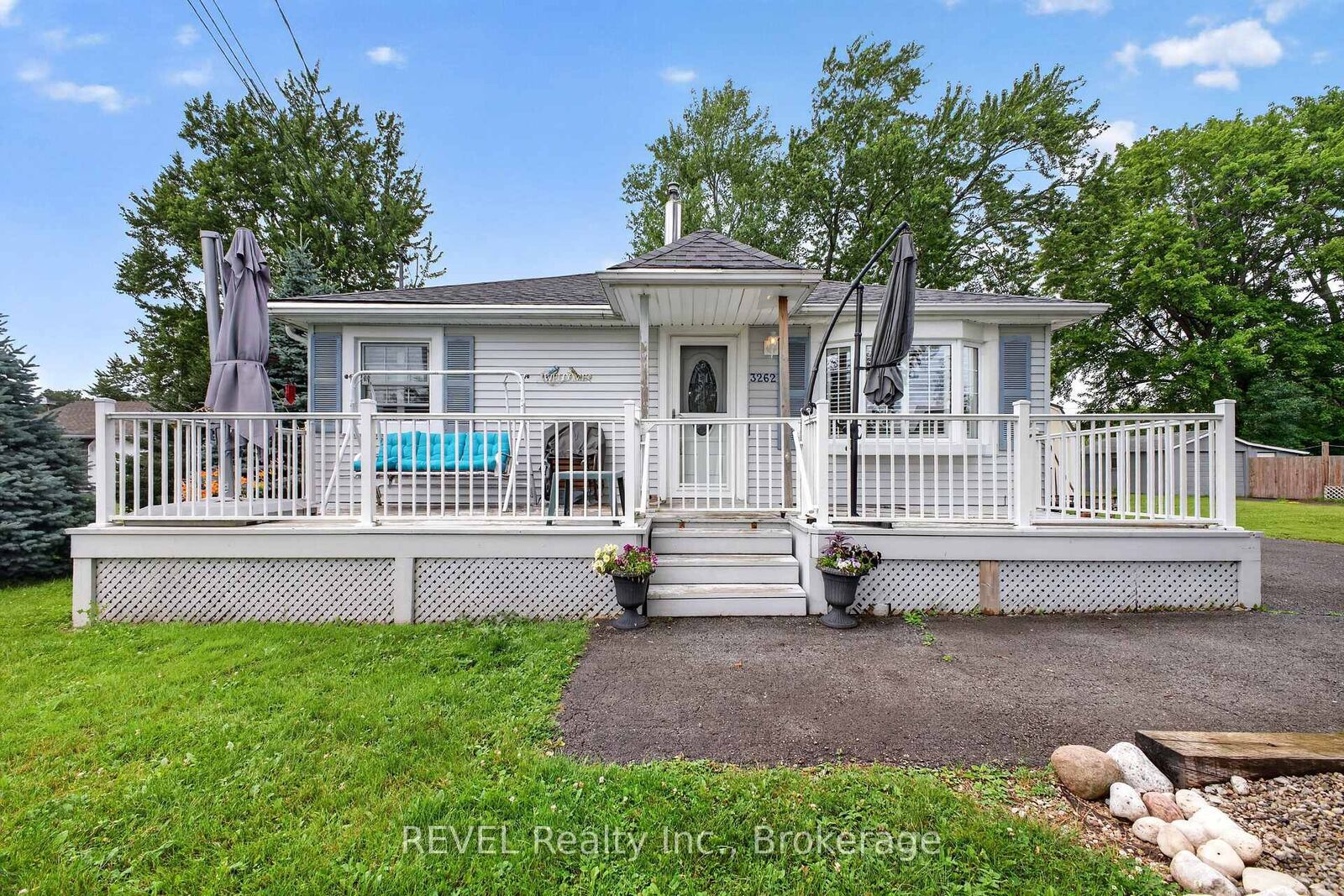 Property Photo:  3262 Young Avenue  ON L0S 1N0 