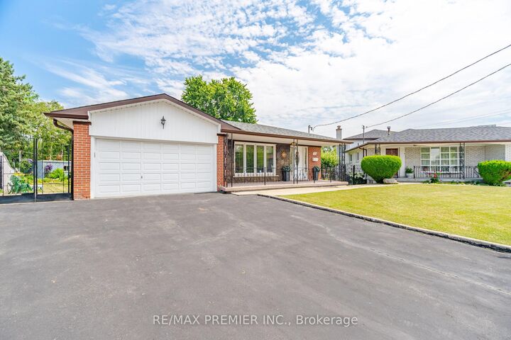 Property Photo: 11 Kinnie Court ON M3N 2S1