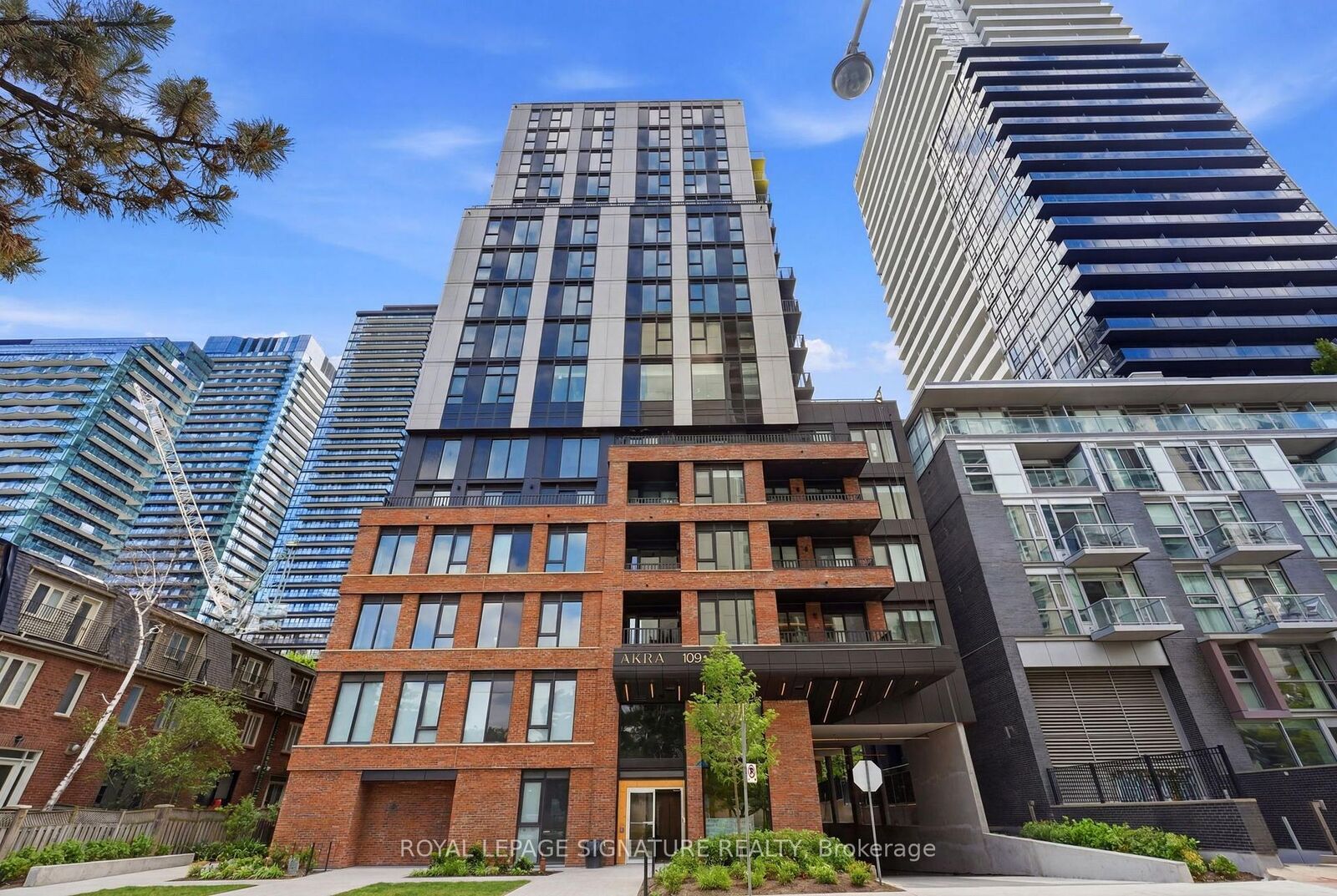 Property Photo:  109 Erskine Avenue 1111  ON M4P 0G6 