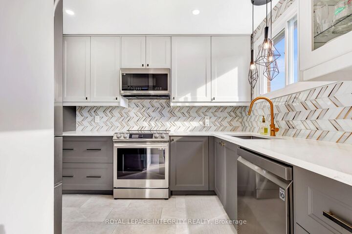 Property Photo:  11 Glencoe Street  ON K2H 8S5 