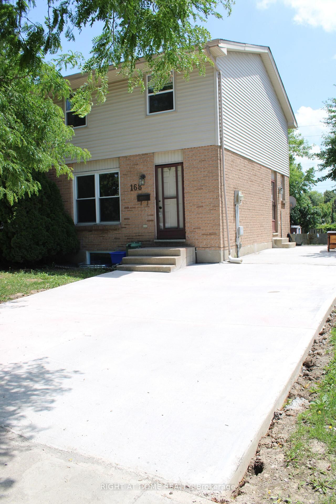 Property Photo: 168 Golfdale Crescent ON N6C 5X4