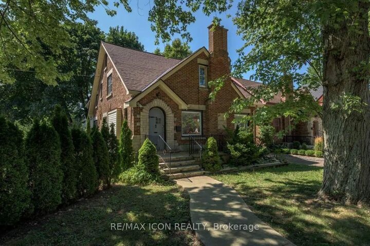 525 Grosvenor Street — photo 1