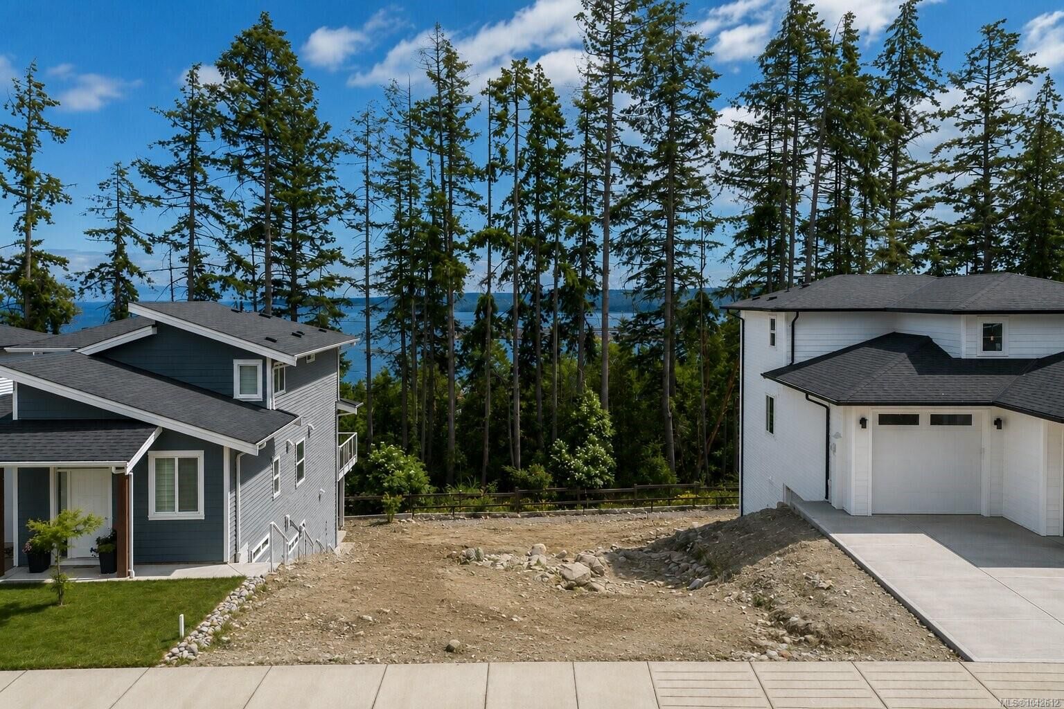 Property Photo: 945 Harbour View St BC V9R 0K5