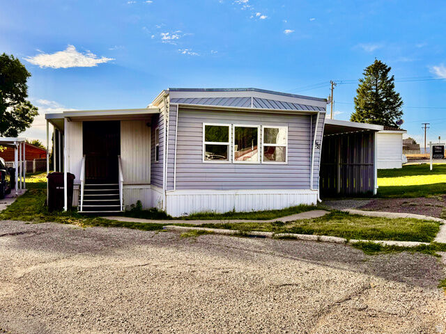 Property Photo: 158 Cushing Way UT 84041