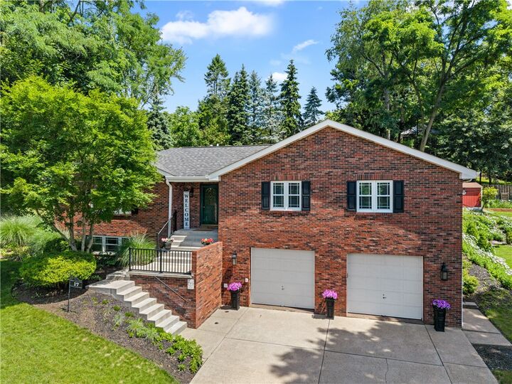 Property Photo:  17 Greenwood Road  PA 15221 