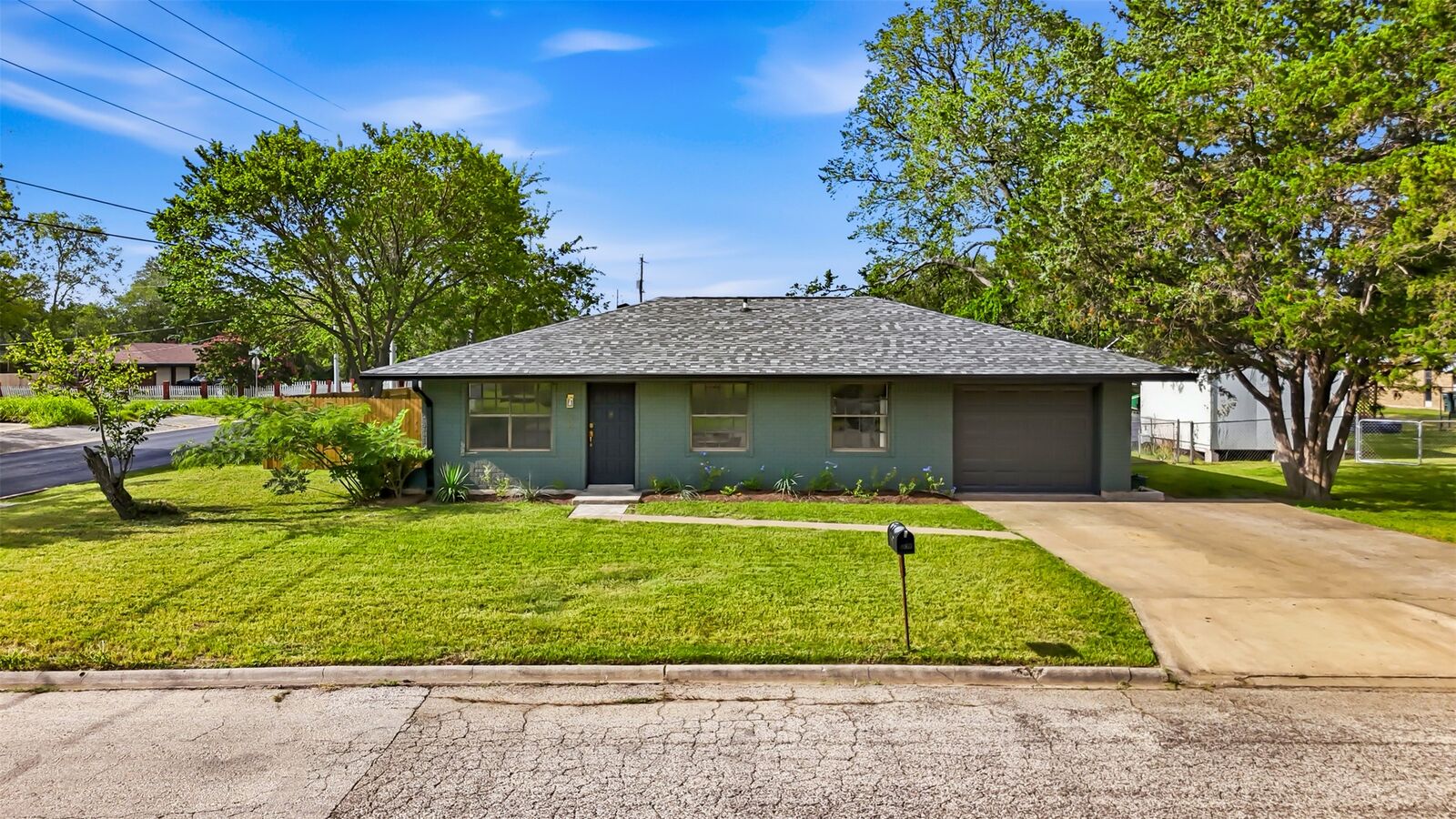 Property Photo:  609 Magnolia Street  TX 78602 