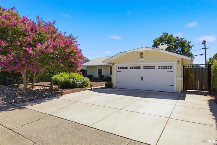 Property Photo:  157 Linda Street  CA 95688 