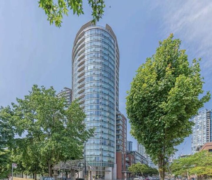58 Keefer Place 2209 — photo 1