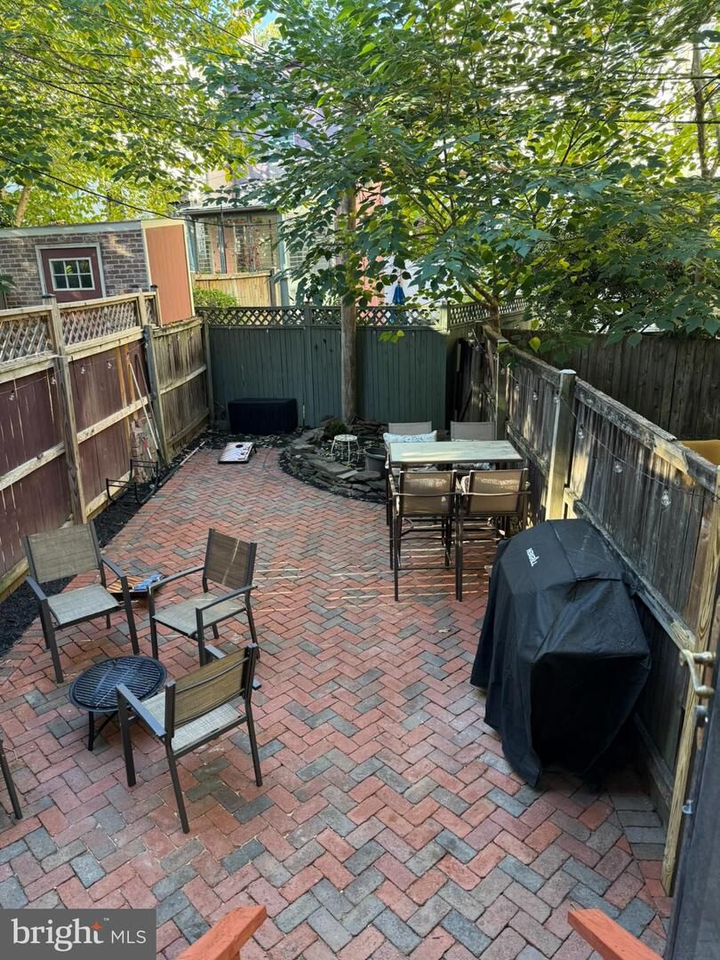 Property Photo: 318 N Carolina Avenue SE 1 DC 20003