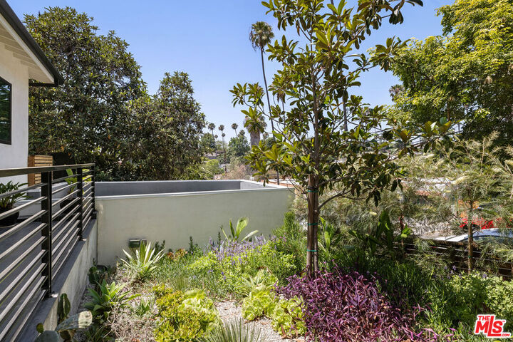 Property Photo:  2412 Reservoir St  CA 90026 