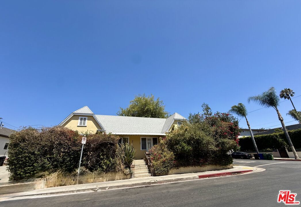 Property Photo:  500 N Kingsley Dr  CA 90004 