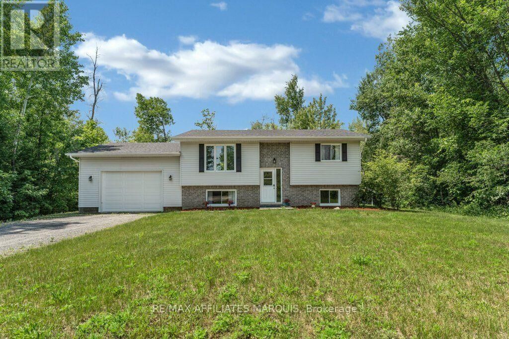Property Photo: 437 Miller Drive ON K7H 0K7