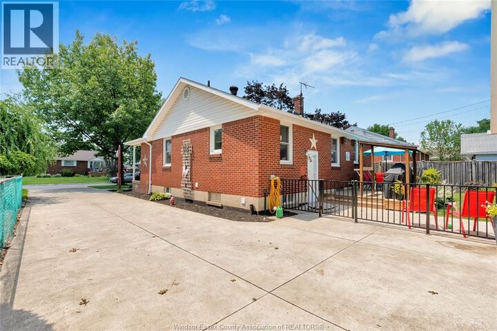 Property Photo:  2820 Askin Avenue  ON N9E 3H9 