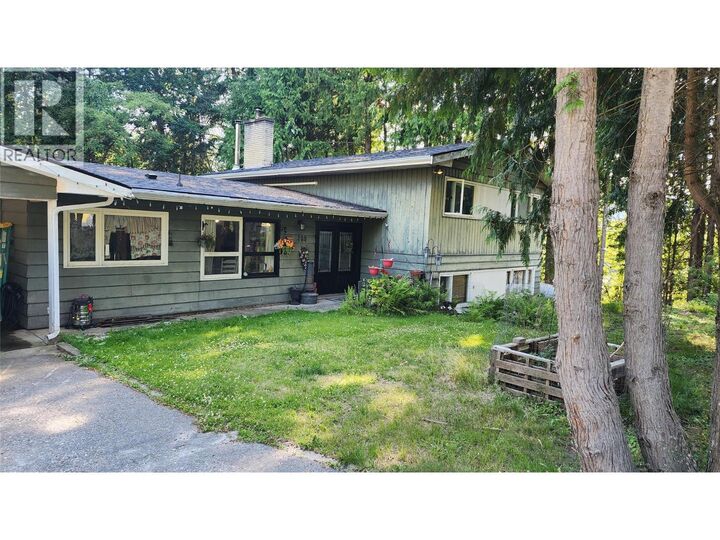 Property Photo: 200 5th NW Street BC V0G 1R0
