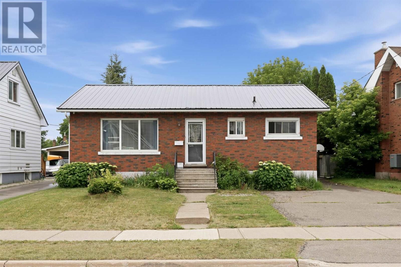 Property Photo: 110 Henrietta Ave ON P6C 1Z5