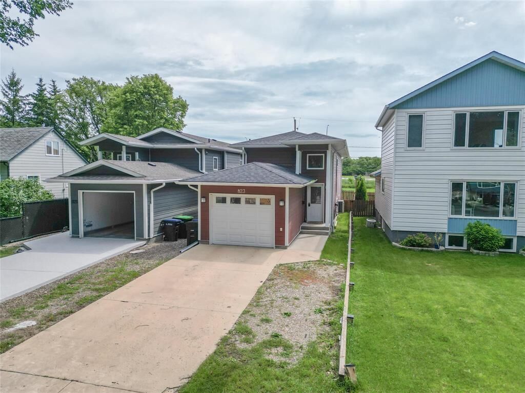 Property Photo: 823 2nd Street North MB R7A 2L7
